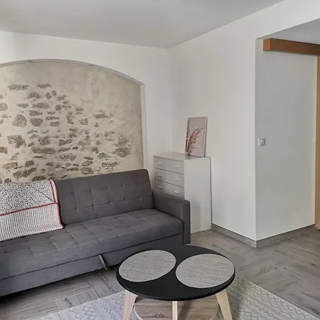 Holiday home Entre Lac Et Cite Medievale Wifi Gratuit Terrasse