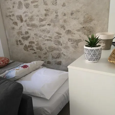 Holiday home Entre Lac Et Cite Medievale Wifi Gratuit Terrasse *